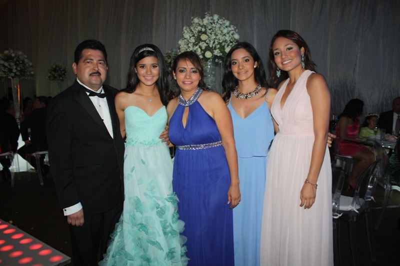 Dulces XV años  de Scarlett Leines.