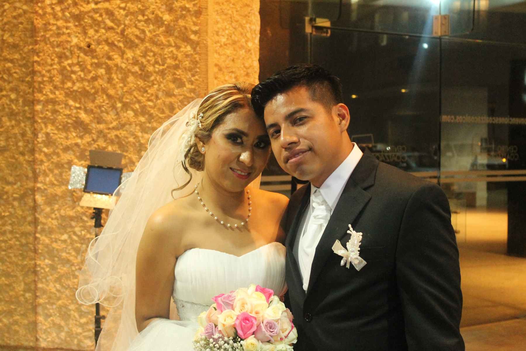 Boda de Cristal Zarate y Julio Morales.