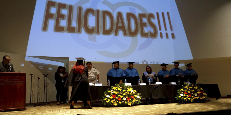 Ceremonia de graduación UVG