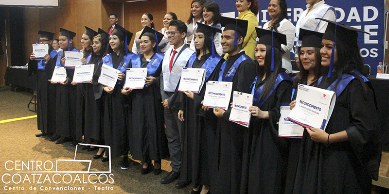 Entrega de papeles Universidad de Oriente