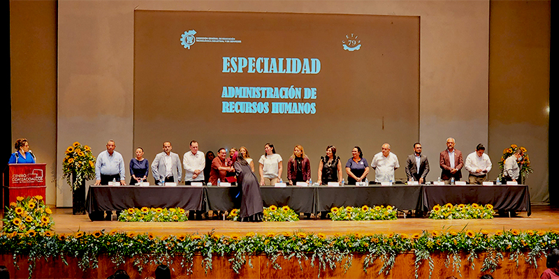 CEREMONIA DE GRADUACÓN CETIS #79