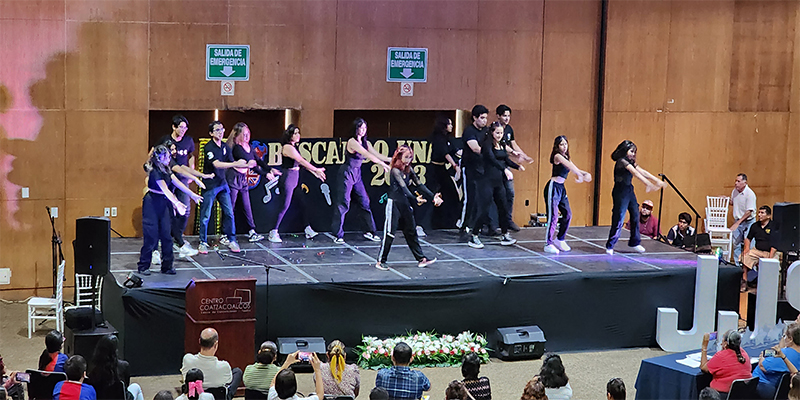 BUSCANDO UNA ESTRELLA JOHN SPARK 2023