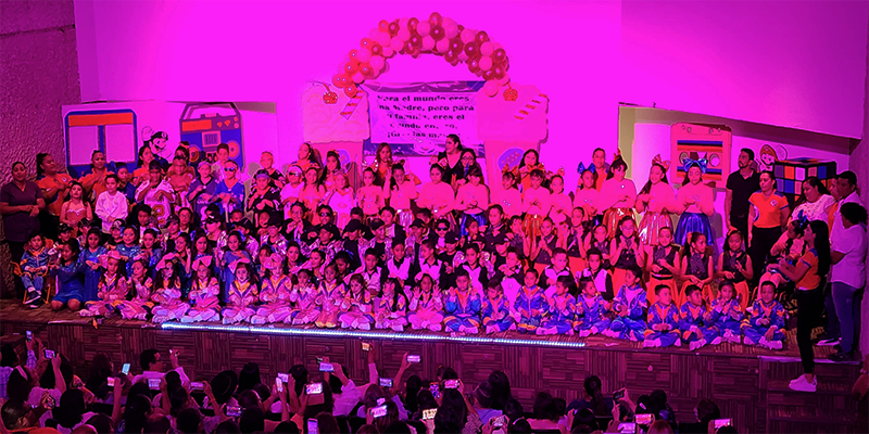 FESTIVAL DÍA DE LAS MADRES – JOHN SPARK